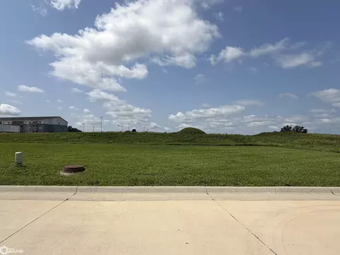 1257 N 18th St, Chariton, IA 50049
