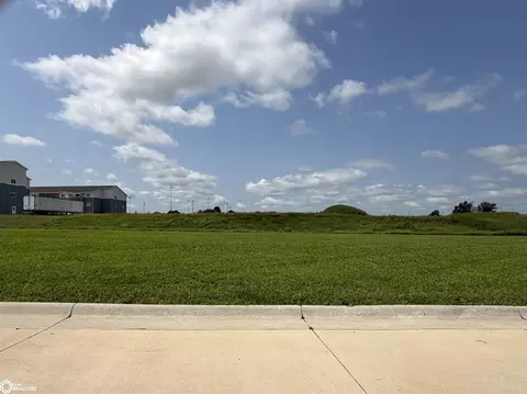 1249 N 18th St, Chariton, IA 50049