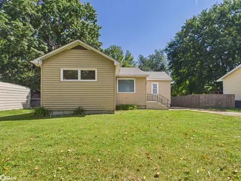 468 N 10th St, Oskaloosa, IA 52577