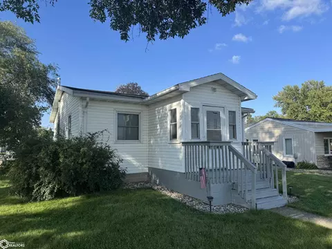 200 15th Ave S, Clear Lake, IA 50428