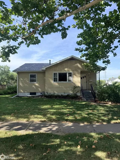 402 W Pleasant Valley St, Sigourney, IA 52591