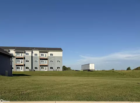 1225 N 18th St, Chariton, IA 50049