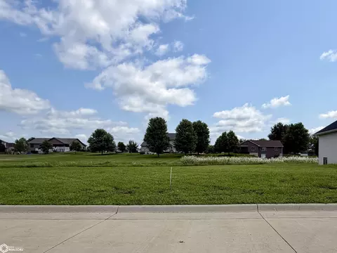 1226 N 18th St, Chariton, IA 50049