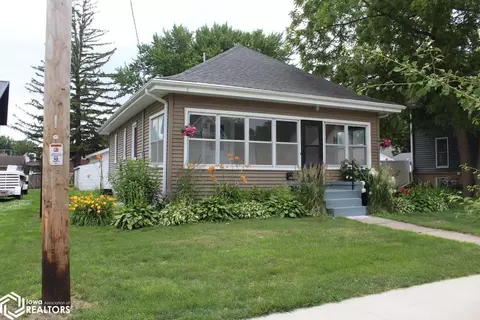 1013 Main Ave, Clear Lake, IA 50428