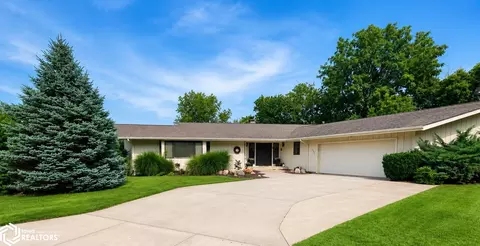 3304 Crystal Dr, Burlington, IA 52601