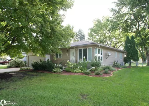 105 Southfield Dr, Webster City, IA 50595