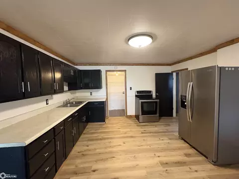 Kitchen - 405 E Pleasant, Cincinnati, IA 52549 photo 1 of 4