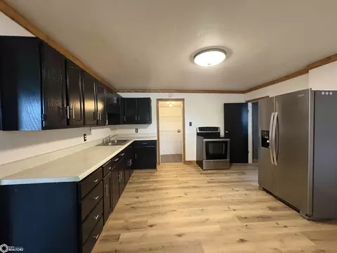 Kitchen - 405 E Pleasant, Cincinnati, IA 52549 photo 4 of 4