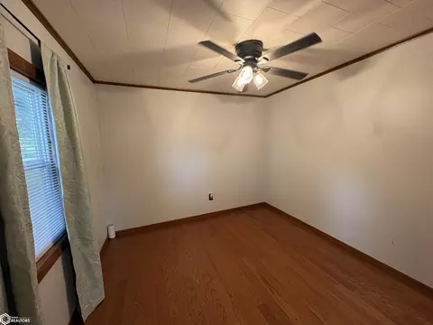 Bedroom - 405 E Pleasant, Cincinnati, IA 52549 photo 3 of 4