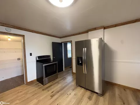Kitchen - 405 E Pleasant, Cincinnati, IA 52549 photo 2 of 4