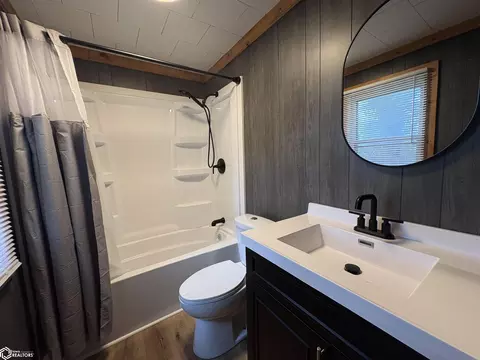 Bath - 405 E Pleasant, Cincinnati, IA 52549 photo 1 of 3