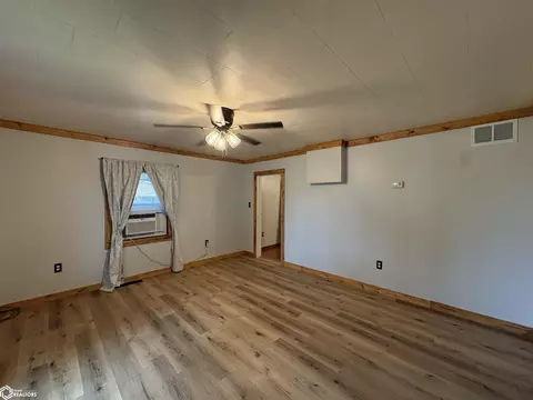 Living - 405 E Pleasant, Cincinnati, IA 52549 photo 2 of 3