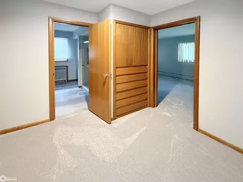 Entry Way - 9 19th Ave NE, Hampton, IA 50441 photo 1 of 2
