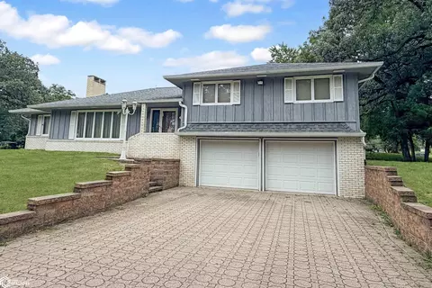 Exterior - 9 19th Ave NE, Hampton, IA 50441 photo 2 of 3