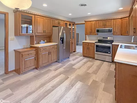 Kitchen - 9 19th Ave NE, Hampton, IA 50441 photo 2 of 4