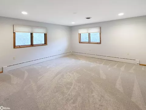 Bedroom - 9 19th Ave NE, Hampton, IA 50441 photo 1 of 7