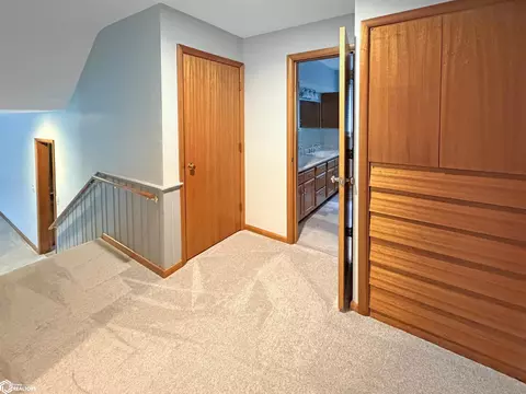 Entry Way - 9 19th Ave NE, Hampton, IA 50441 photo 2 of 2