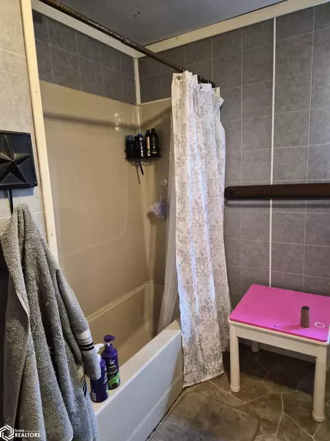 Bath - 12821 Killdeer Ave, Kellogg, IA 50135 photo 3 of 4