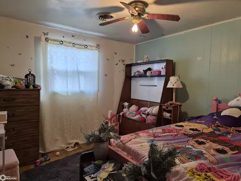 Bedroom - 12821 Killdeer Ave, Kellogg, IA 50135 photo 2 of 4