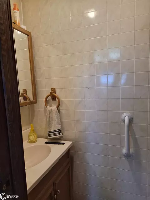 Bath - 12821 Killdeer Ave, Kellogg, IA 50135 photo 1 of 4