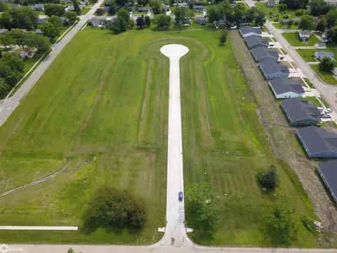 96 13th Ave, Grinnell, IA 50112