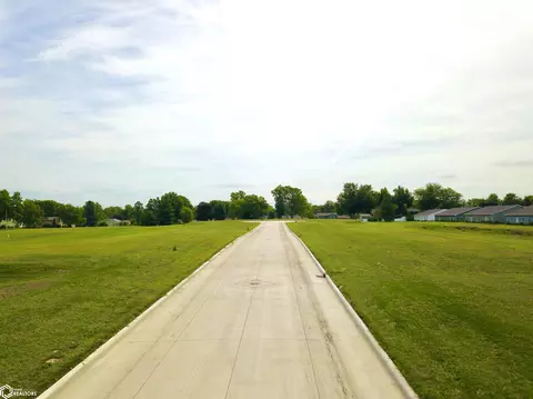 99 Billy Robinson Ct, Grinnell, IA 50112