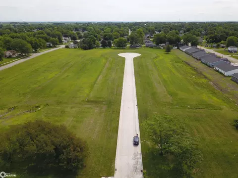 104 13th Ave, Grinnell, IA 50112