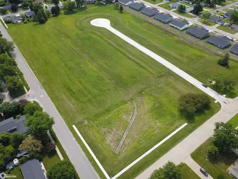 1702 Sunset St, Grinnell, IA 50112