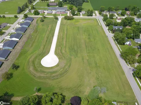 103 Billy Robinson Ct, Grinnell, IA 50112