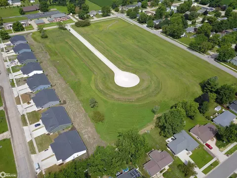 1604 Sunset St, Grinnell, IA 50112