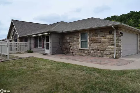4943 Grand View Ln, Fort Madison, IA 52627