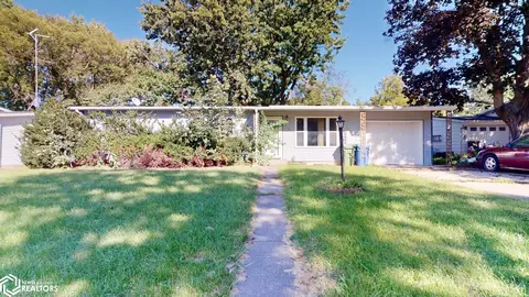 606 J St, Charles City, IA 50616