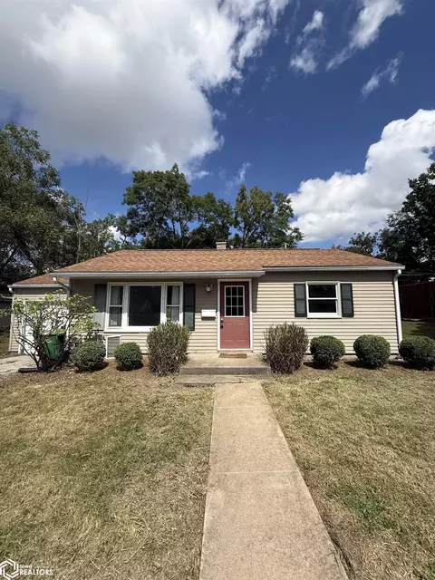 203 E Madison Ave, Fairfield, IA 52556