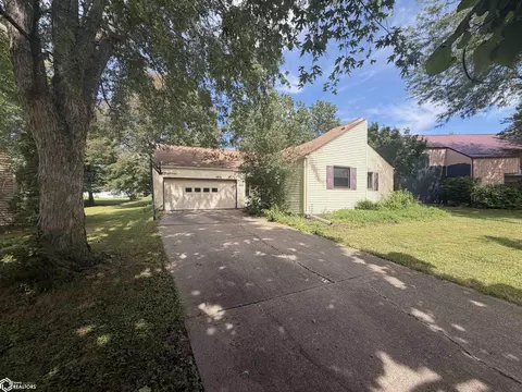1009 Southview Dr, Fairfield, IA 52556