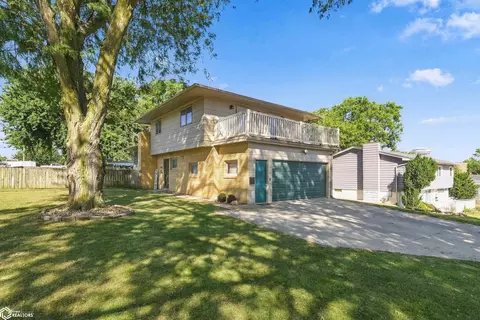 218 E Ingledue St, Marshalltown, IA 50158