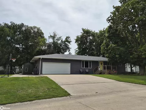 504 E Walnut St, New Sharon, IA 50207