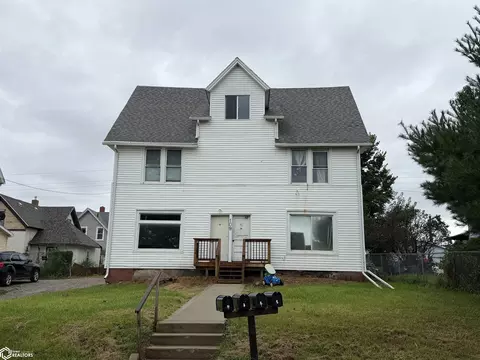109 S 2nd St, Marshalltown, IA 50158