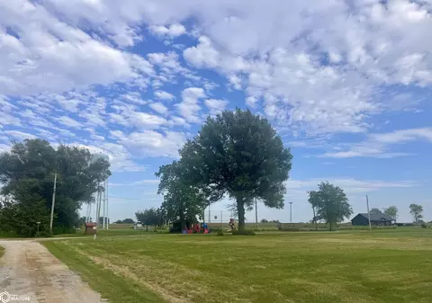 304 E 1st St, Tingley, IA 50863