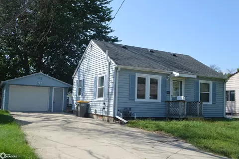 1702 N Hampshire Ave, Mason City, IA 50401
