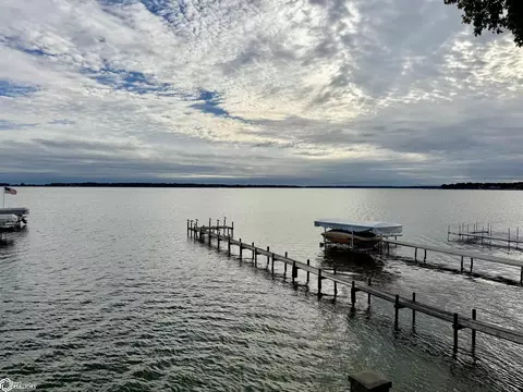 481 N Shore Apt 204 Dr #204, Clear Lake, IA 50428