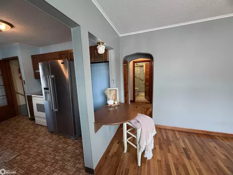 Entry Way - 402 E State St, Centerville, IA 52544 photo 1 of 2