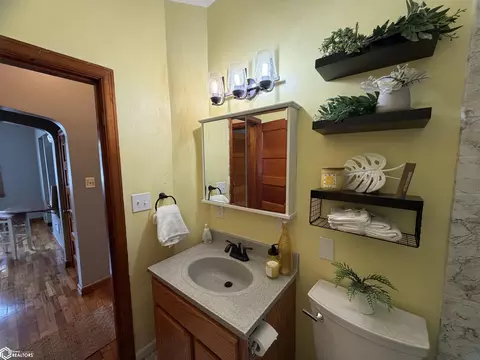 Bath - 402 E State St, Centerville, IA 52544 photo 2 of 2