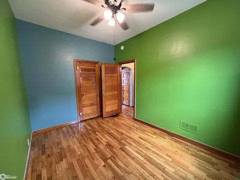 Bedroom - 402 E State St, Centerville, IA 52544 photo 3 of 4