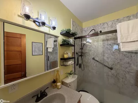 Bath - 402 E State St, Centerville, IA 52544 photo 1 of 2