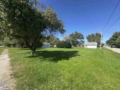 416 E Division St, Morning Sun, IA 52640