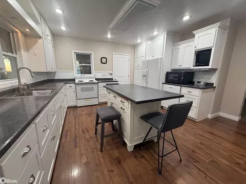Kitchen - 367 210th St, Scranton, IA 51462 photo 2 of 4
