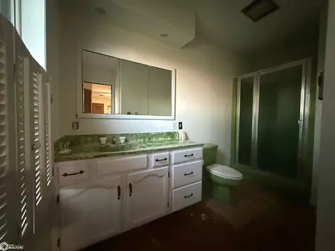 Bath - 367 210th St, Scranton, IA 51462 photo 1 of 3