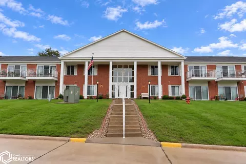 514 E Olive St #207, Marshalltown, IA 50158
