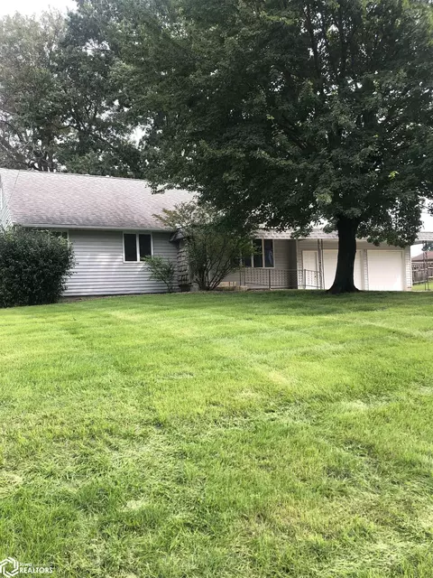 1706 S 11th St, Oskaloosa, IA 52577