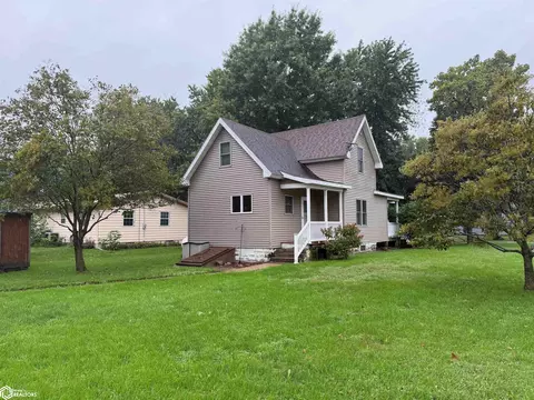 301 S 2nd St, Farmington, IA 52626